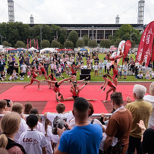 Akrobatik beim KölnerKinderSportfest