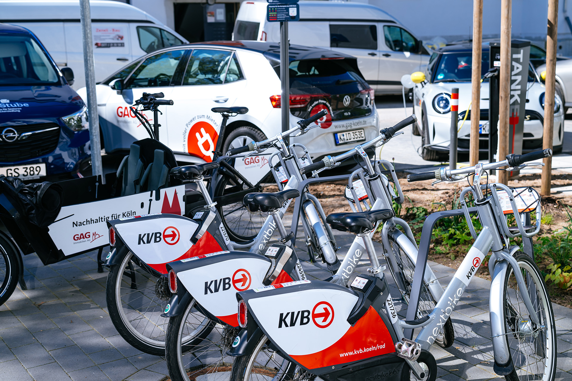 KVB Leih-Fahrräder am Mobilitätshub in der Kannebäckersiedlung